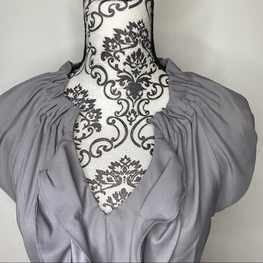 Express GRAY RUFFLE FRONT CAP SLEEVE - Picture 3 of 7